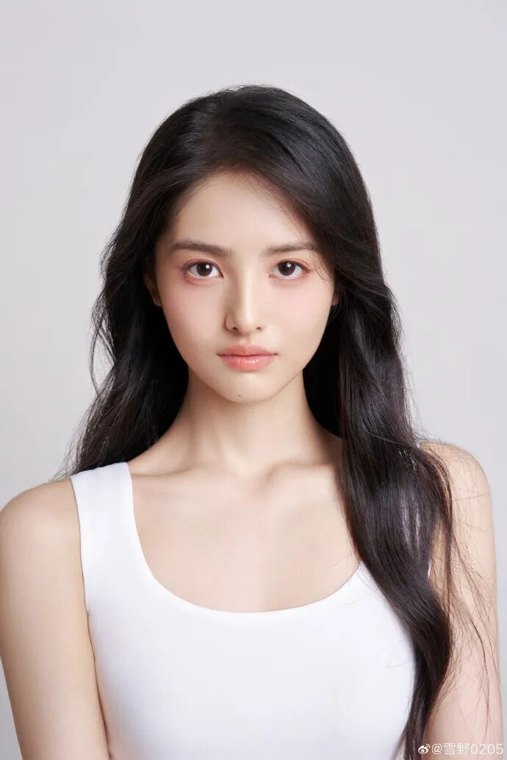 《功夫女足》上映首日票房已达1.4亿元,打破3项纪录,官方:感谢大家的喜爱与支持!周星驰方时隔8年官宣新“星女郎”雪野